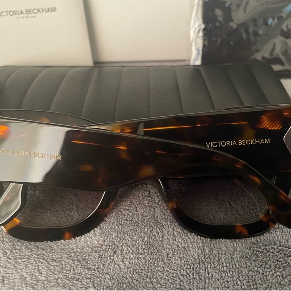 Victoria Beckham Sunglasses - Picture 2 of 7